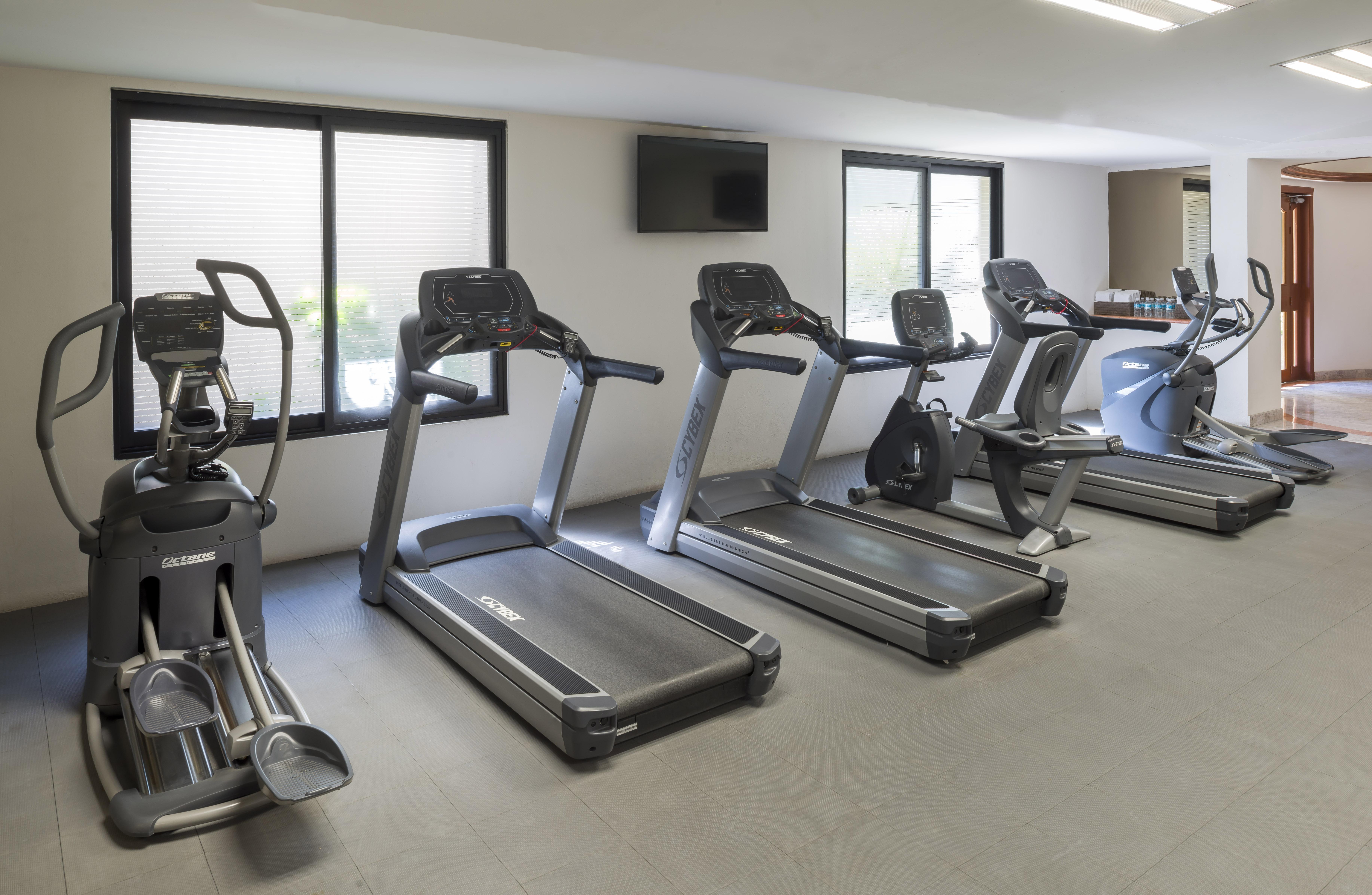 Camino Real Guadalajara Hotel Zapopan Eksteriør billede A typical gym