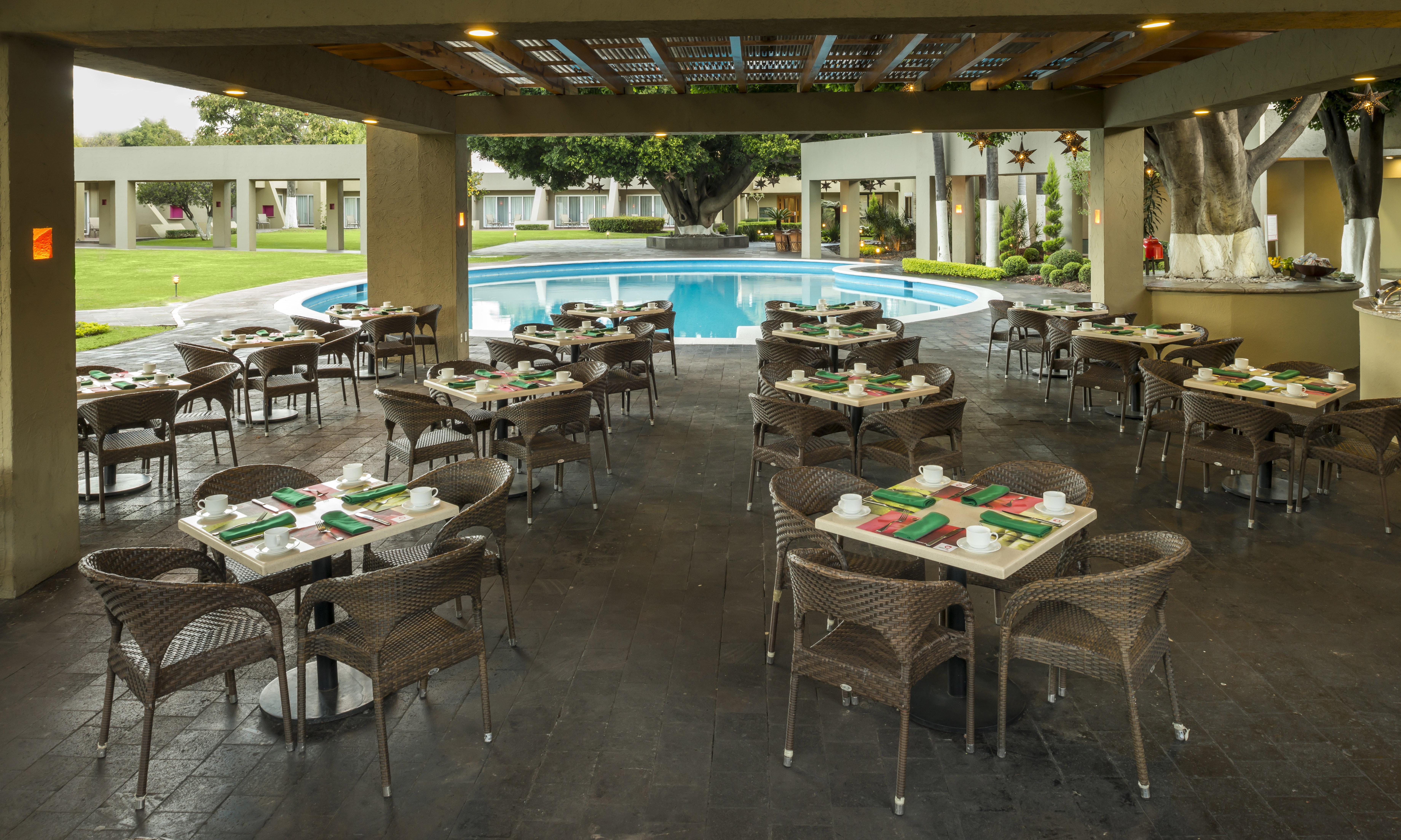 Camino Real Guadalajara Hotel Zapopan Eksteriør billede The poolside restaurant