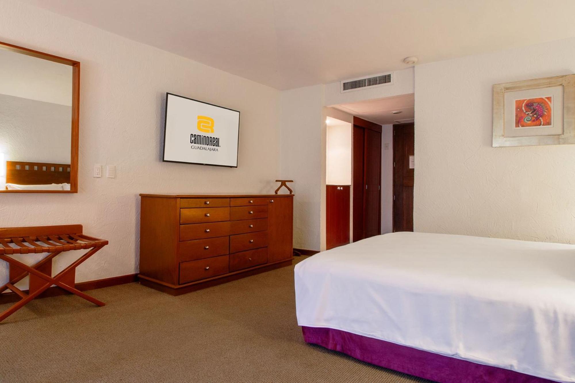 Camino Real Guadalajara Hotel Zapopan Eksteriør billede A room at the hotel