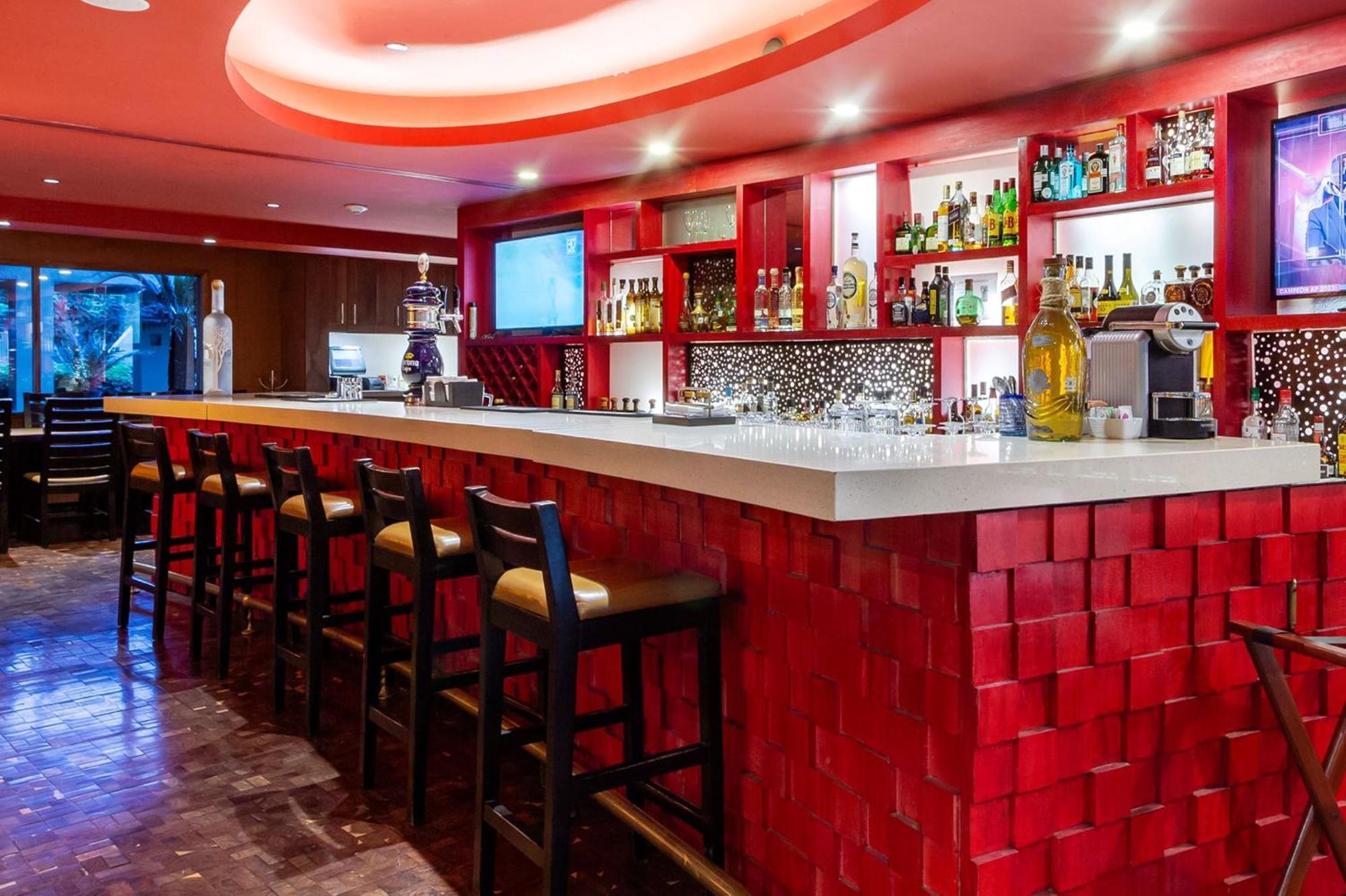 Camino Real Guadalajara Hotel Zapopan Eksteriør billede The bar at the hotel
