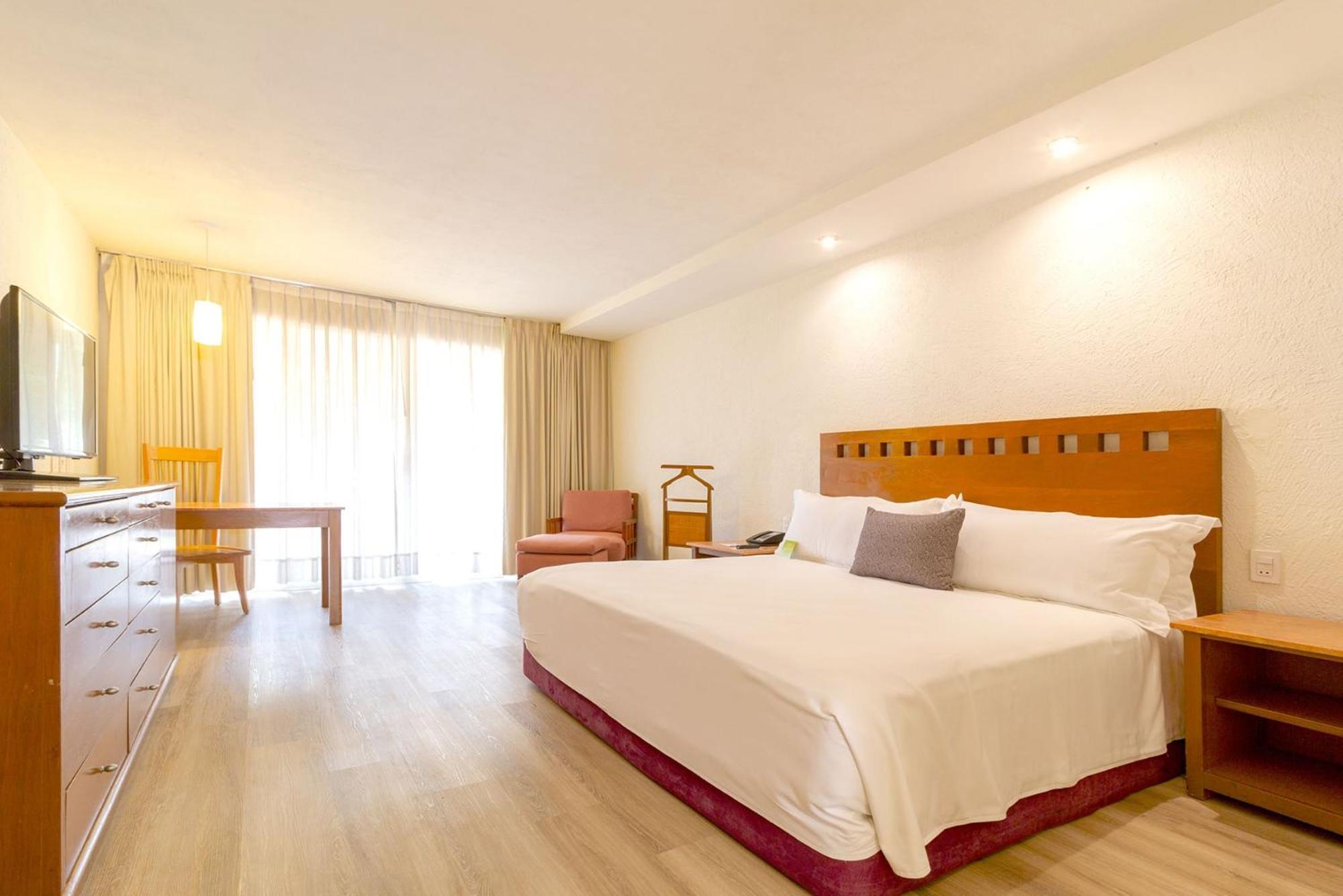 Camino Real Guadalajara Hotel Zapopan Eksteriør billede A room at the hotel