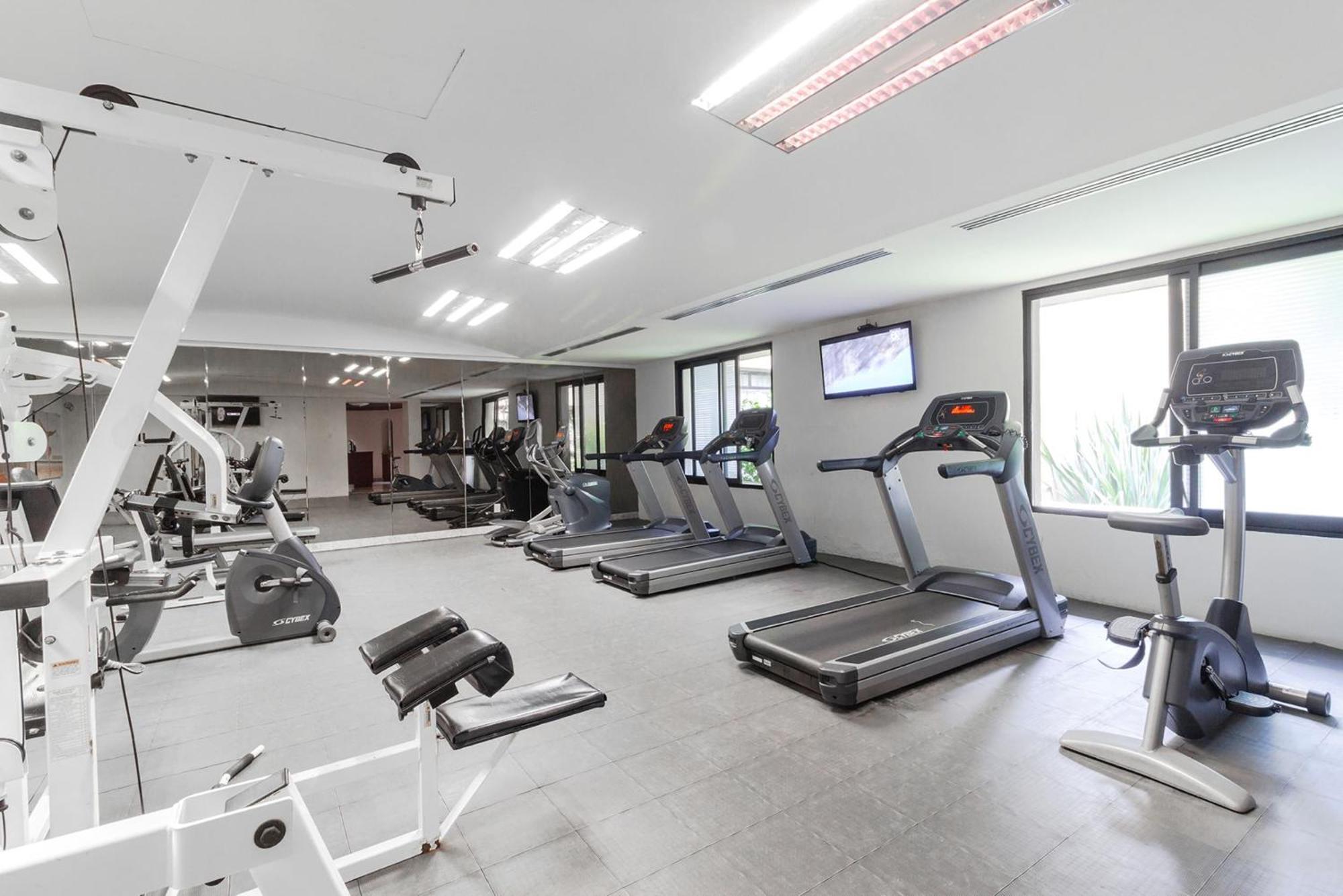 Camino Real Guadalajara Hotel Zapopan Eksteriør billede The gym at the hotel