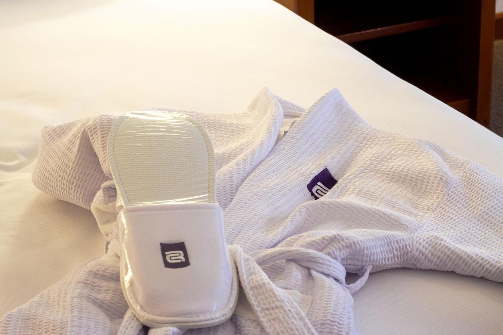 Camino Real Guadalajara Hotel Zapopan Eksteriør billede A hotel guest room with a robe and slippers