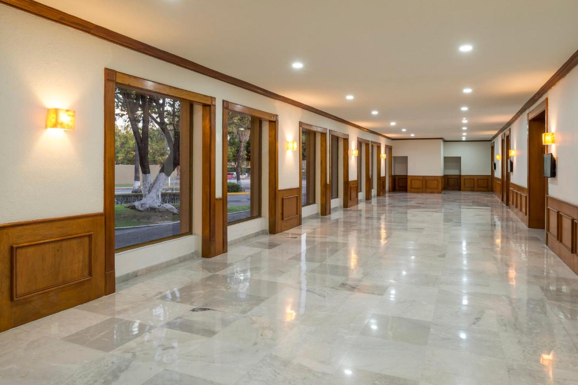 Camino Real Guadalajara Hotel Zapopan Eksteriør billede Interior of the hotel